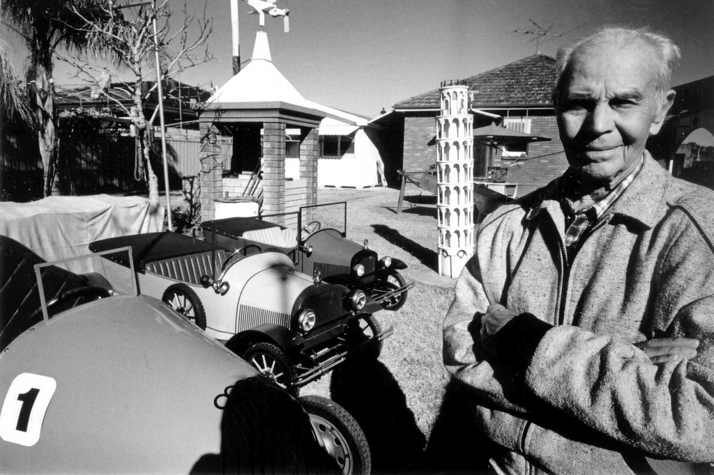 Giuseppe Bianchi outside his home. (Photo courtesy of the estate of the artist.)